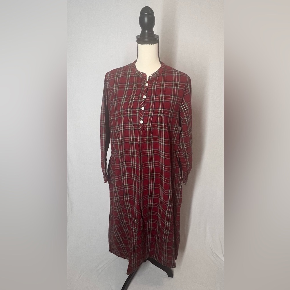 LL Bean Red Plaid Flannel Nightgown. Size S. In Excellent Preowned Condition.